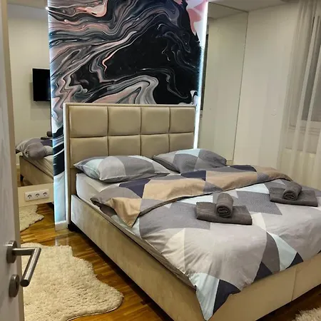 Exit Apartment *