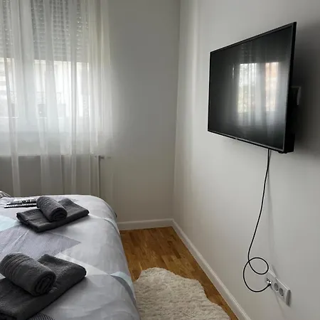 Exit Apartment *